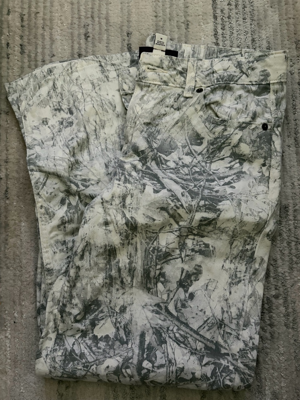 Kids White & Gray Printed Jeans